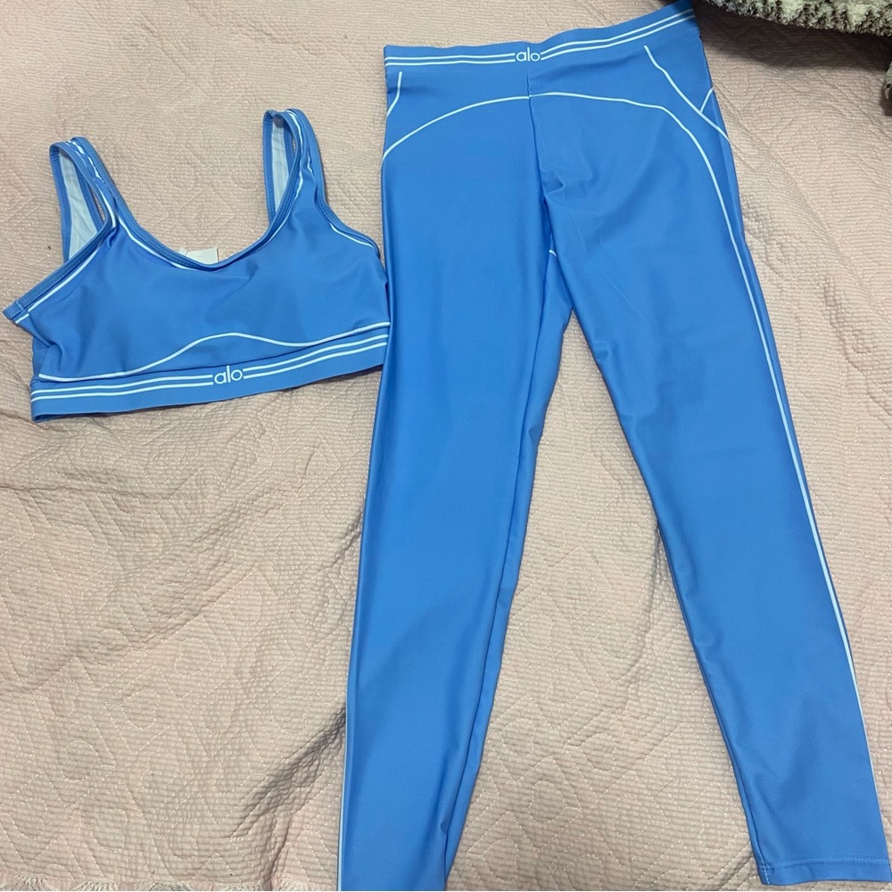 ALO Yoga Women's Blue Leggings with White Accents